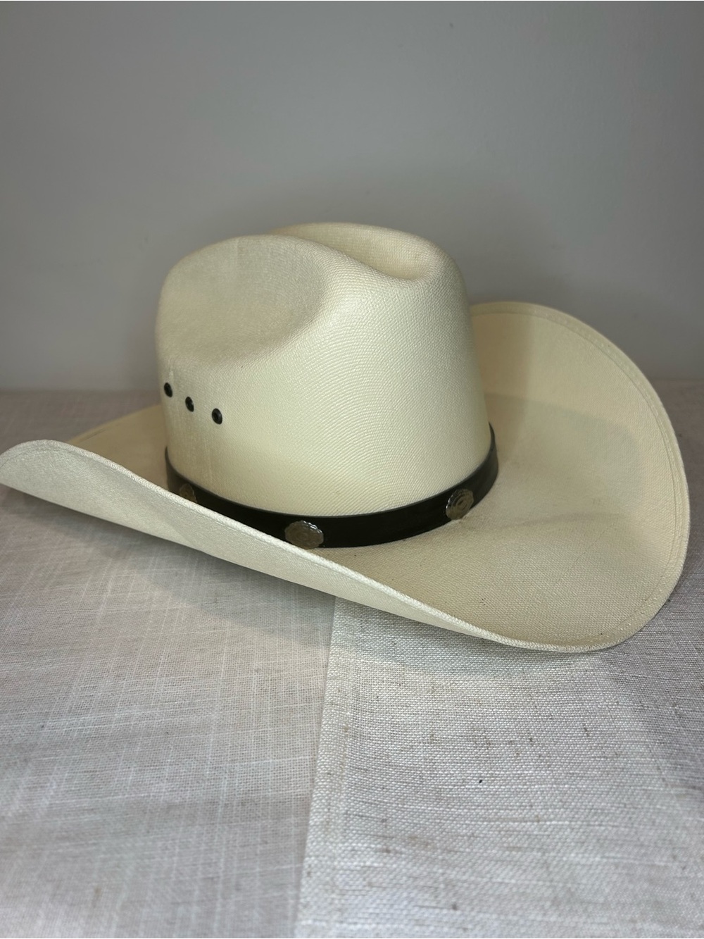 Men's Western express Straw Cattleman Cowboy Hat  silver conchos 7 1/4 or 58